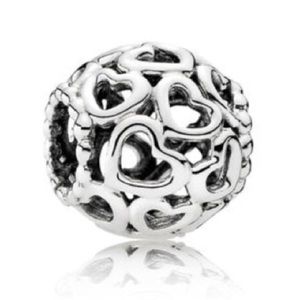 Pandora Circular heart charm